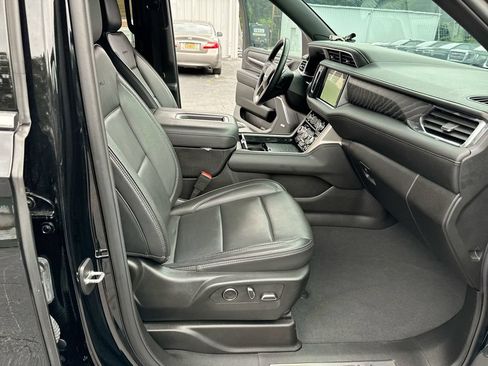 Used 2024 GMC Yukon XL Denali AWD/4WD image 32