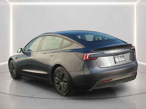 Used 2024 Tesla Model 3 Standard Range RWD image 2