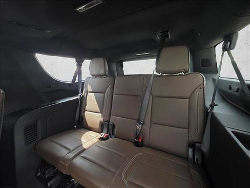 Used 2025 Chevrolet Suburban High Country w/ Sun And Tow Package RWD image 15