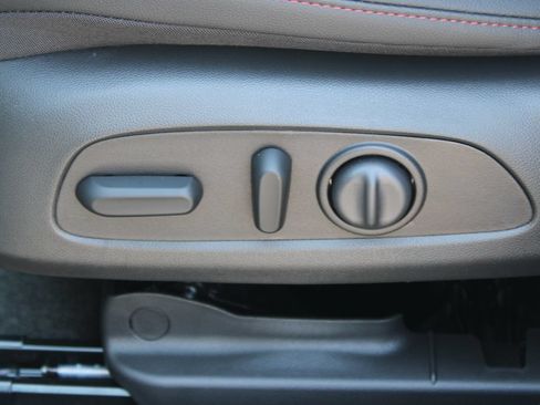 New 2026 Chevrolet Trax RS w/ Sunroof Package FWD image 22