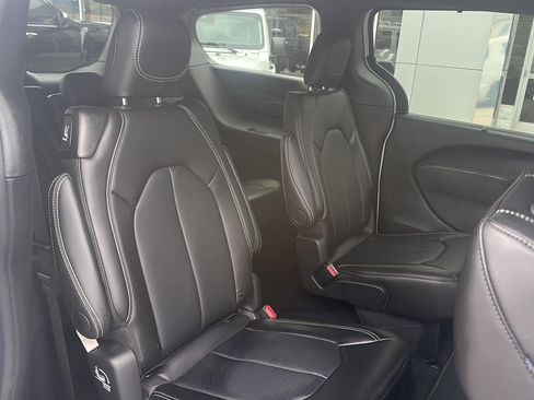 New 2026 Chrysler Pacifica Select image 6