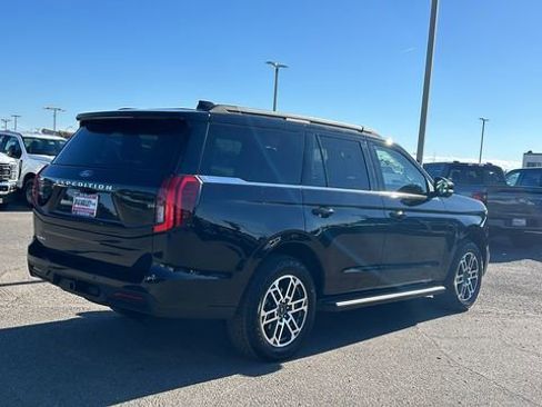 Certified 2025 Ford Expedition Active image 3