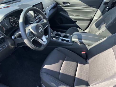 Used 2025 Nissan Altima 2.5 SV FWD image 24