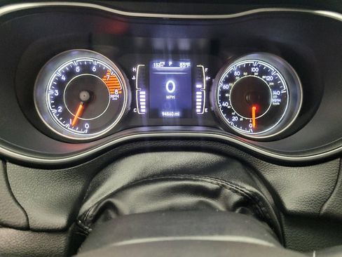 Used 2019 Jeep Cherokee Latitude w/ Popular Appearance Group FWD image 23