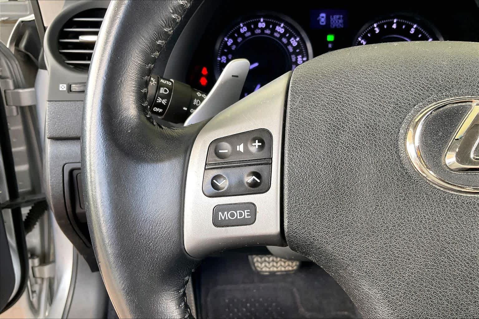 Used 2014 Lexus IS 250C w/ Luxury Package RWD image 20