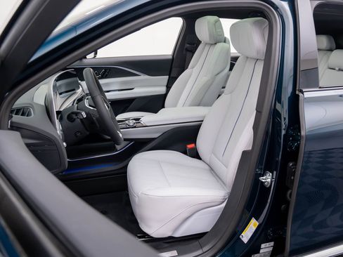 New 2026 Cadillac Lyriq Luxury image 9