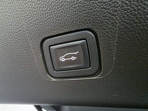 Used 2023 Chevrolet Traverse RS AWD/4WD image 23
