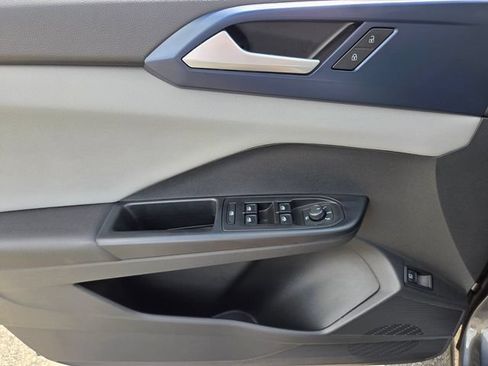 Certified 2023 Volkswagen Taos SE w/ Panoramic Sunroof Package FWD image 19