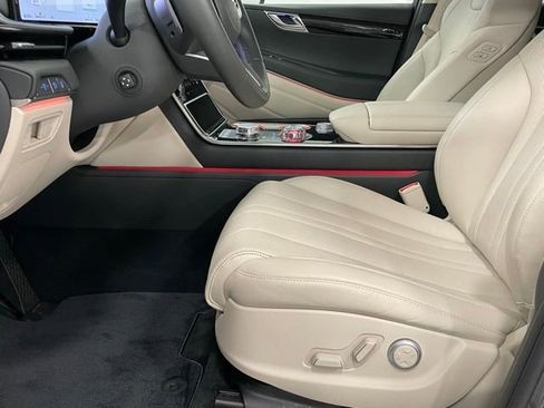 Used 2025 Genesis GV80 2.5T Standard image 13