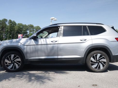Used 2024 Volkswagen Atlas SE FWD image 2