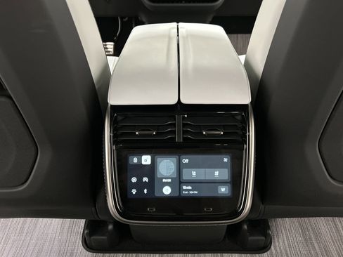 Used 2024 Rivian R1S Adventure image 30