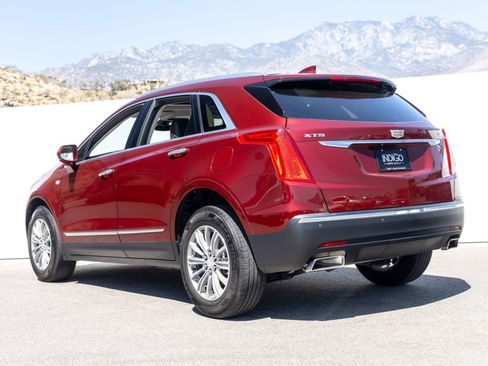Used 2017 Cadillac XT5 Luxury w/ Driver Awareness Package FWD image 8