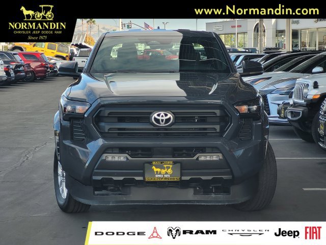 Used 2025 Toyota Tacoma SR5 AWD/4WD image 2