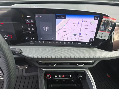 New 2025 Audi SQ5 Prestige image 10