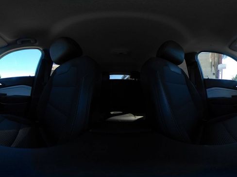 Used 2025 Chevrolet Trax LT FWD image 39