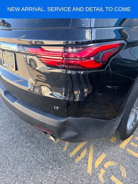 Used 2023 Chevrolet Traverse LT FWD image 2