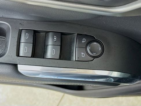 Used 2025 Chevrolet Traverse LT image 19