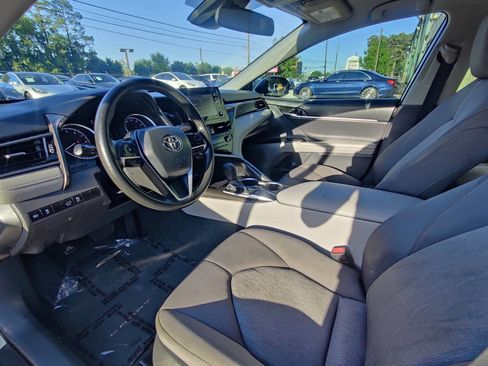 Used 2022 Toyota Camry LE image 4