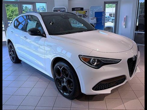 Used 2023 Alfa Romeo Stelvio Veloce AWD/4WD image 10