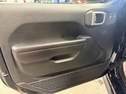 Used 2020 Jeep Wrangler Unlimited Sport S AWD/4WD image 17