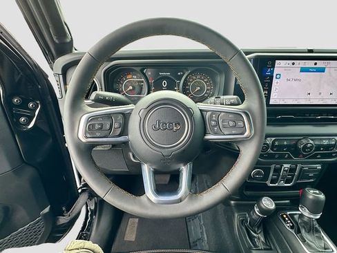 Used 2024 Jeep Wrangler Sahara image 11