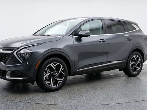 Used 2025 Kia Sportage LX image 3