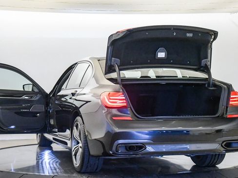 Used 2018 BMW 740i RWD image 28