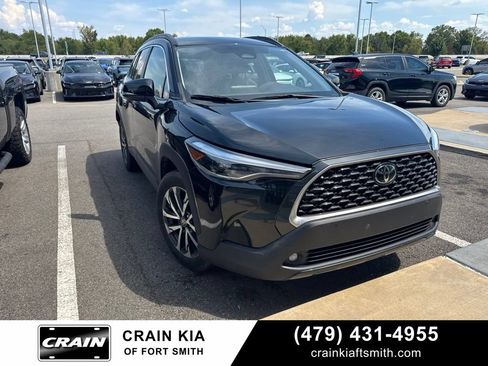 Used 2024 Toyota Corolla Cross XLE FWD image 1