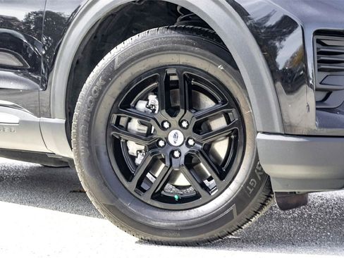 Used 2025 Ford Explorer Active image 2