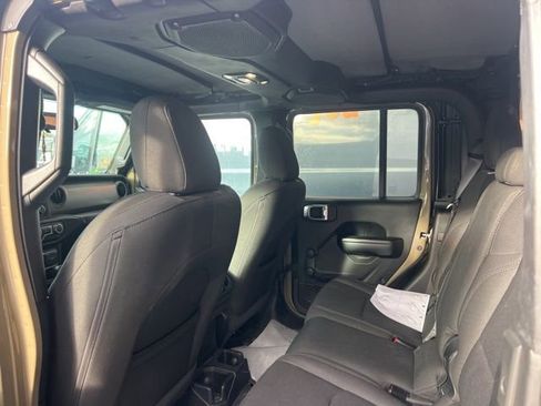 Used 2020 Jeep Gladiator Sport image 6