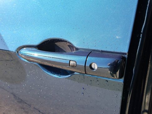 Used 2025 Chrysler Pacifica Select image 19