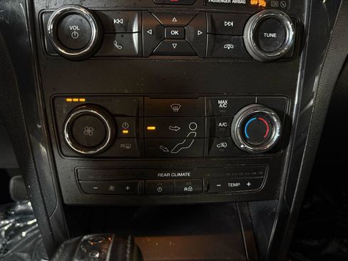 Used 2018 Ford Explorer XLT FWD image 14