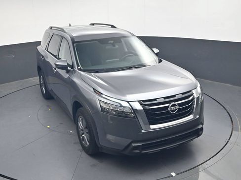 Used 2025 Nissan Pathfinder SV FWD image 32
