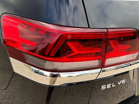 Used 2021 Volkswagen Atlas SEL image 33