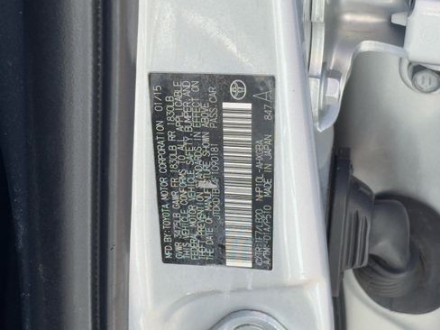 Used 2015 Toyota Prius C image 29