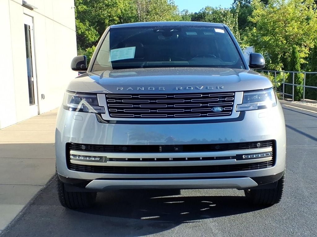 Certified 2025 Land Rover Range Rover SE AWD/4WD image 2