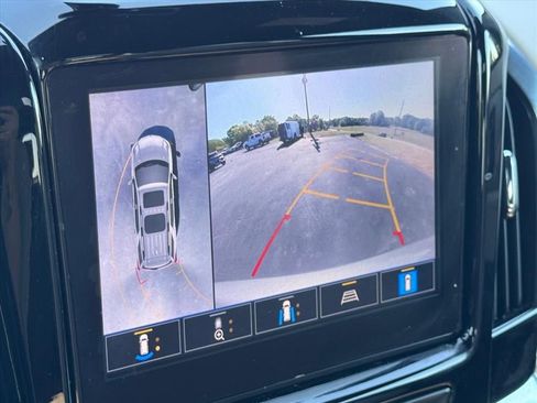 Used 2023 Chevrolet Traverse LT w/ LT Premium Package image 24