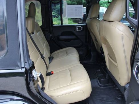 Used 2018 Jeep Wrangler Unlimited Sahara AWD/4WD image 35
