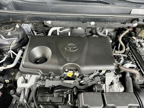 Used 2021 Toyota RAV4 XLE w/ Convenience Package FWD image 36