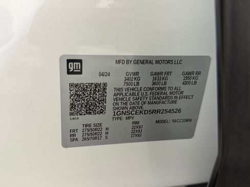 Used 2024 Chevrolet Suburban RST w/ Luxury Package RWD image 21