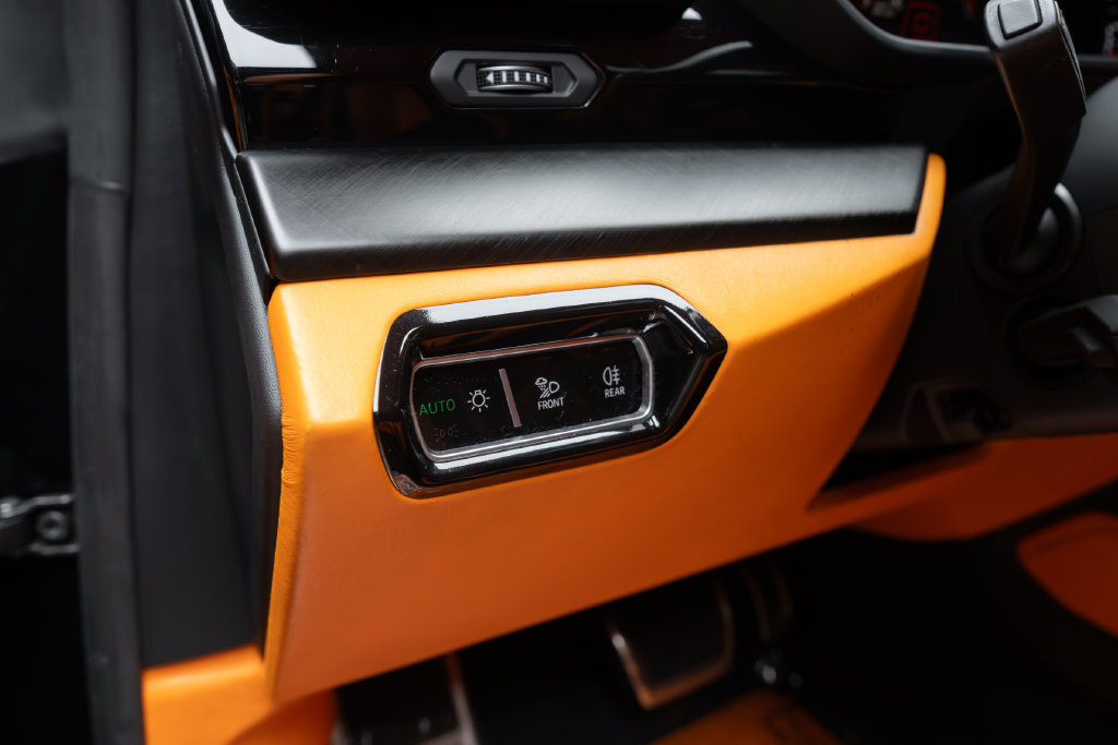 Used 2022 Lamborghini Urus AWD/4WD image 38