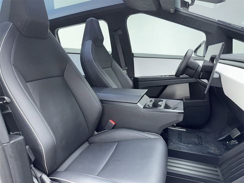 Used 2024 Tesla Cybertruck AWD Crew Cab image 37