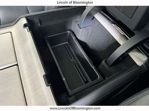 Used 2025 Lincoln Navigator L Reserve image 34