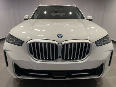 New 2026 BMW X5 xDrive50e w/ Premium Package AWD/4WD image 2