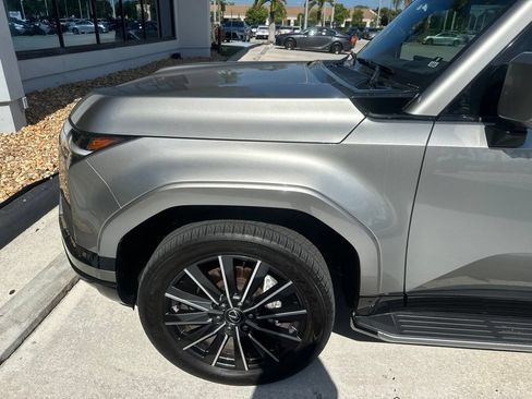 Used 2025 Lexus GX 550 w/ Cold Area Package AWD/4WD image 6