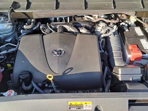 Used 2022 Toyota Highlander XLE image 42