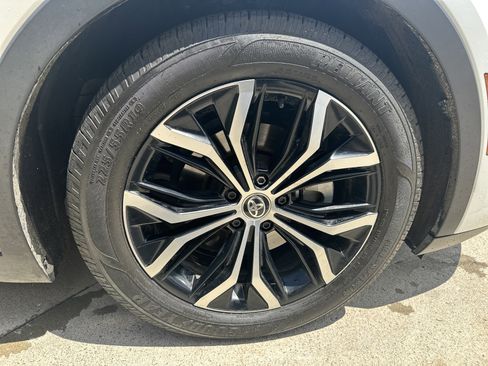 Used 2023 Toyota Crown AWD/4WD image 33