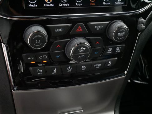 Used 2022 Jeep Grand Cherokee Laredo X AWD/4WD image 23
