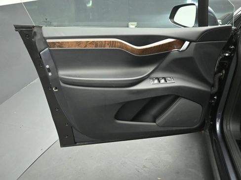 Used 2018 Tesla Model X 75D image 18
