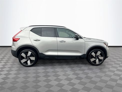 Used 2023 Volvo XC40 Recharge Plus image 5